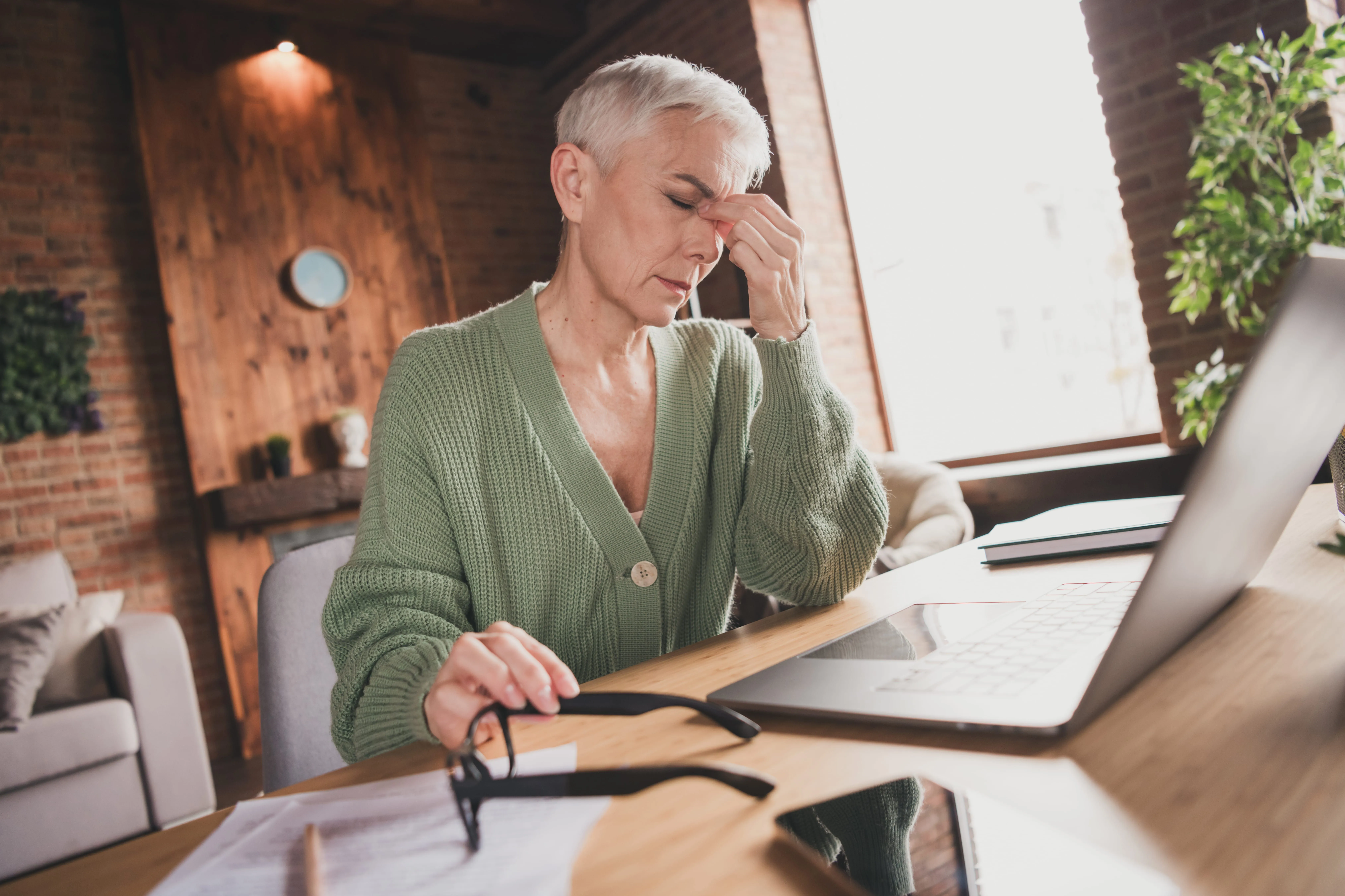 zmeczenie-menopauzalne-to-nie-lenistwo-to-biologia
